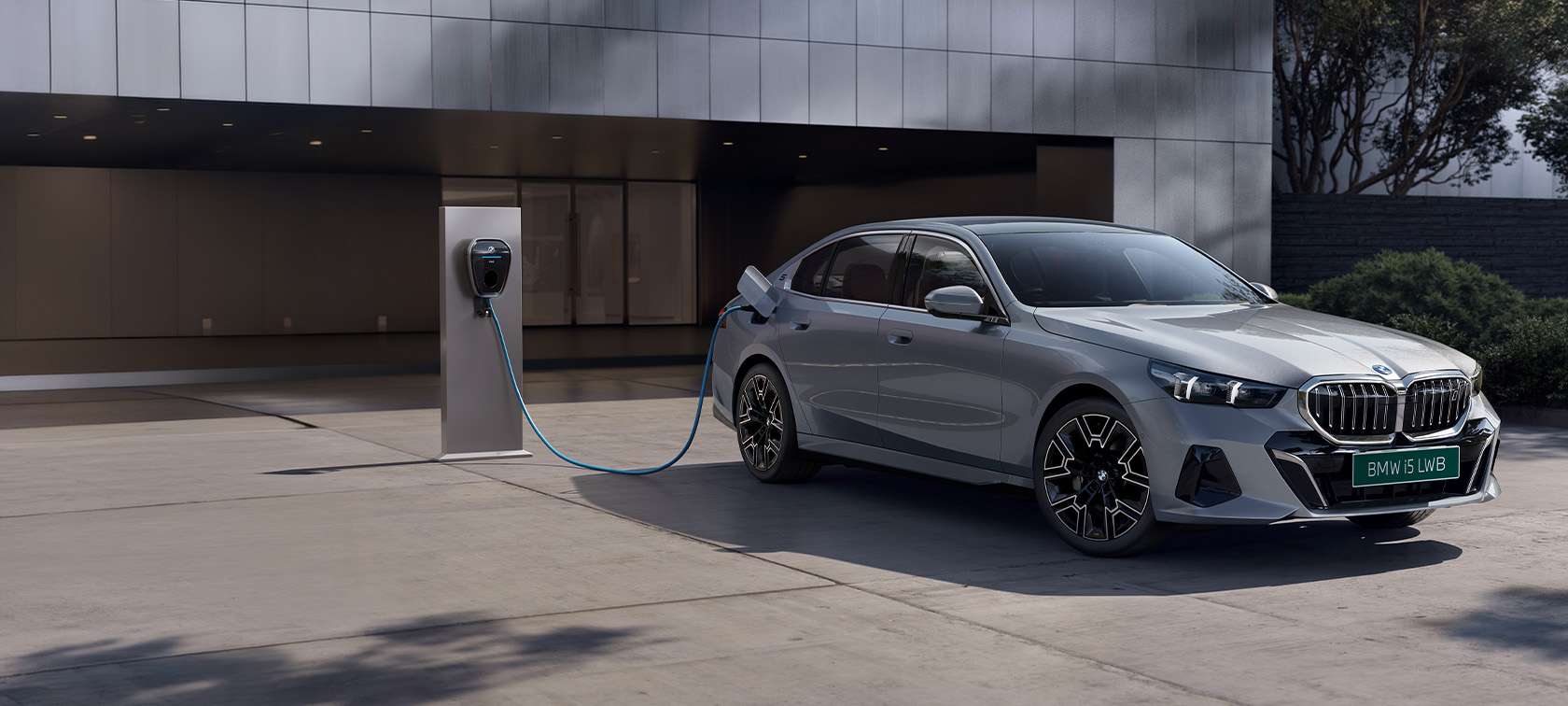 THE NEW BMW i5 LWB